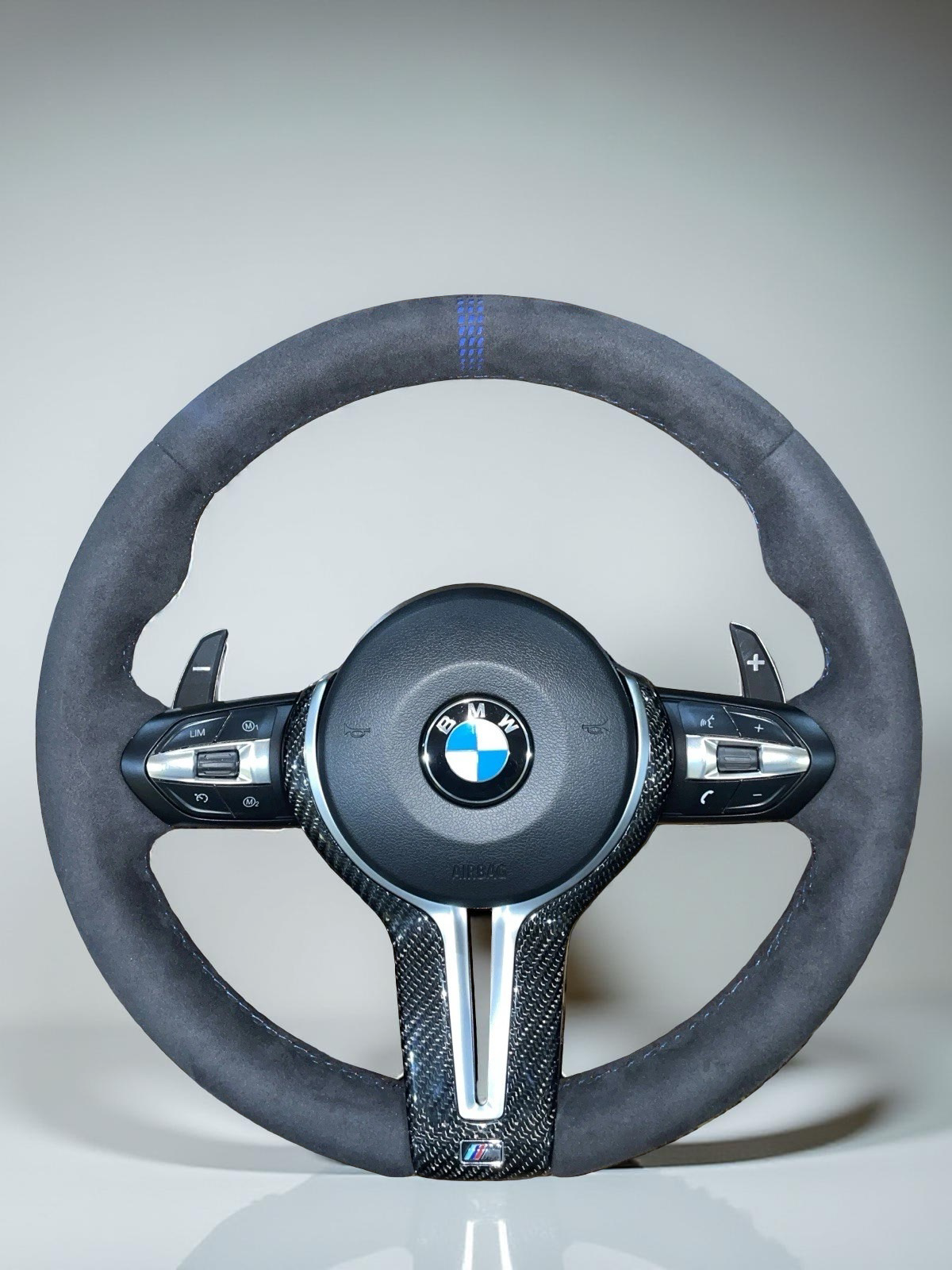 Volante BMW M – Alcántara y Carbono Costuras M