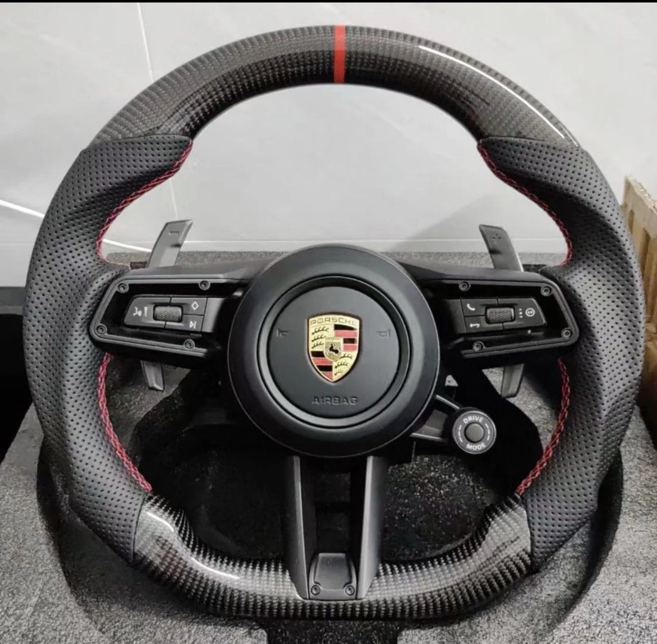 Volante Porsche – Carbono y Cuero Perforado
