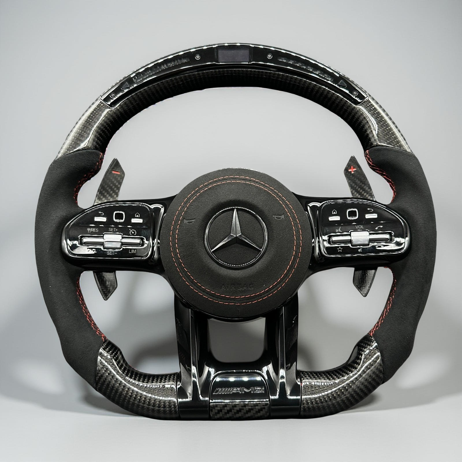 Volante Mercedes-AMG – Fibra de Carbono y Alcántara - Display Led