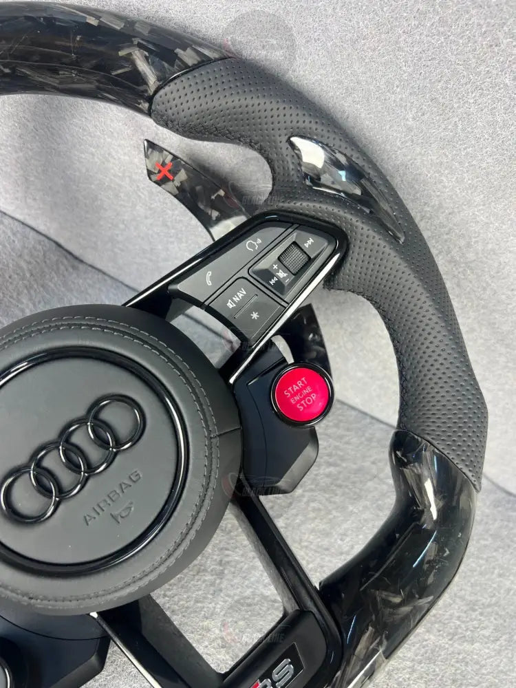Volante Audi RS Performance en Fibra de Carbono y Cuero Perforado con Levas Multifunción y Start/Stop