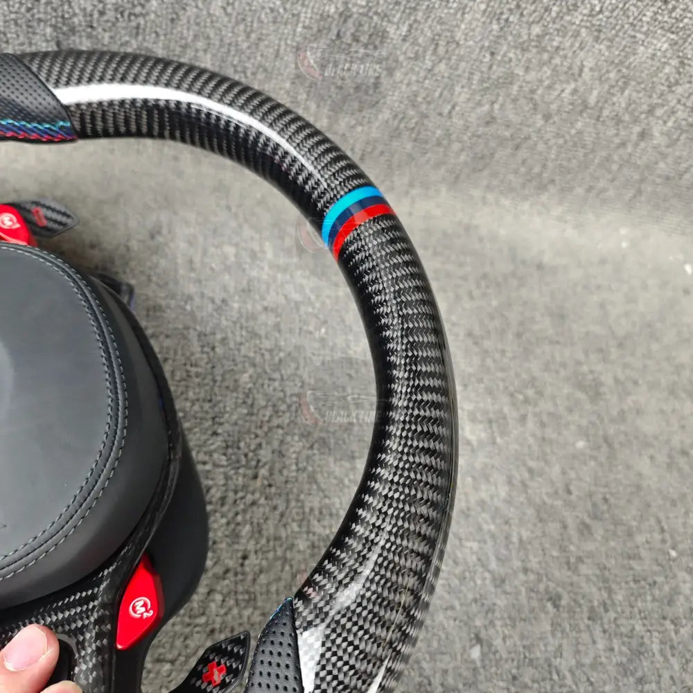 Volante BMW M deportivo en fibra de carbono cuero perforado y botones M1/M2 con airbag incluido