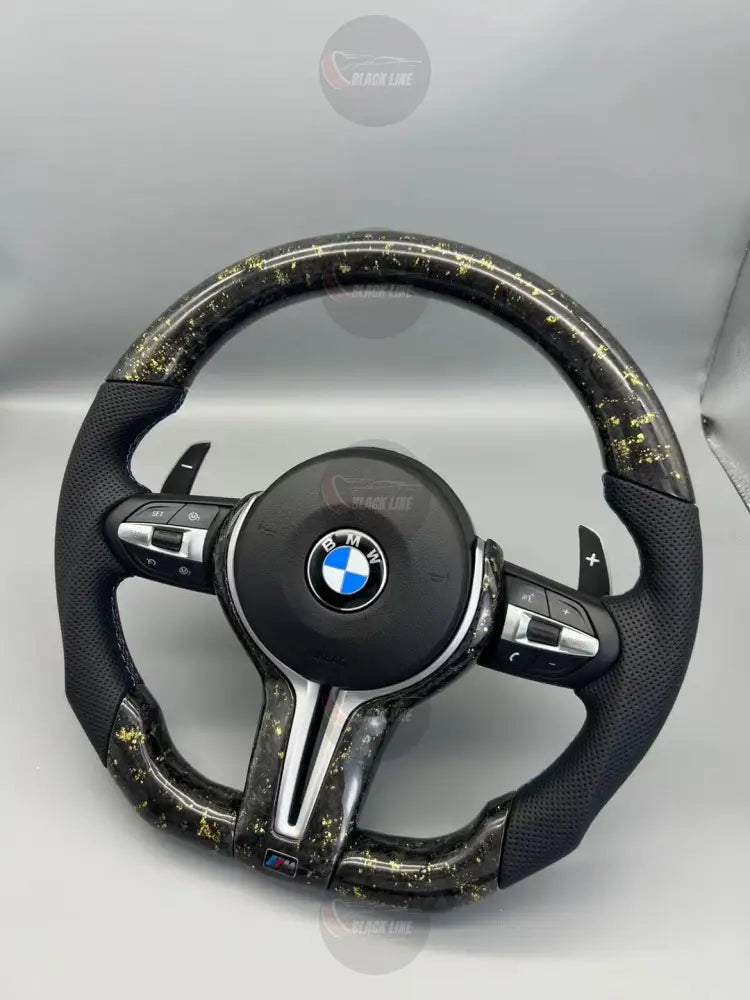 Volante BMW M Performance en Fibra de Carbono con Detalles Dorados Cuero Perforado Levas y M1/M2