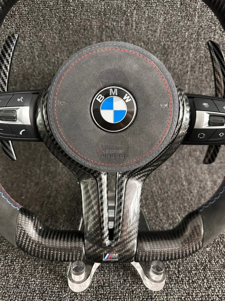 Volante BMW M Performance en Fibra de Carbono y Alcántara | Display LED Levas de Carbono Multifunción Airbag y Costuras