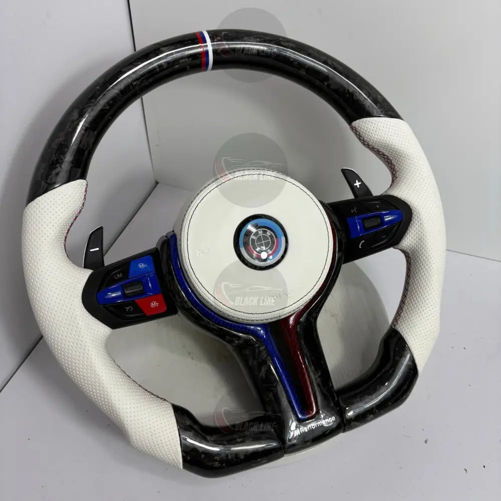 Volante BMW M Performance en Fibra de Carbono y Cuero Blanco Perforado con Levas M1/M2 y Multifunción