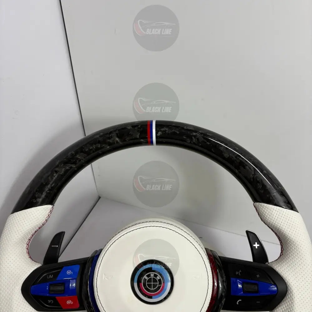 Volante BMW M Performance en Fibra de Carbono y Cuero Blanco Perforado con Levas M1/M2 y Multifunción