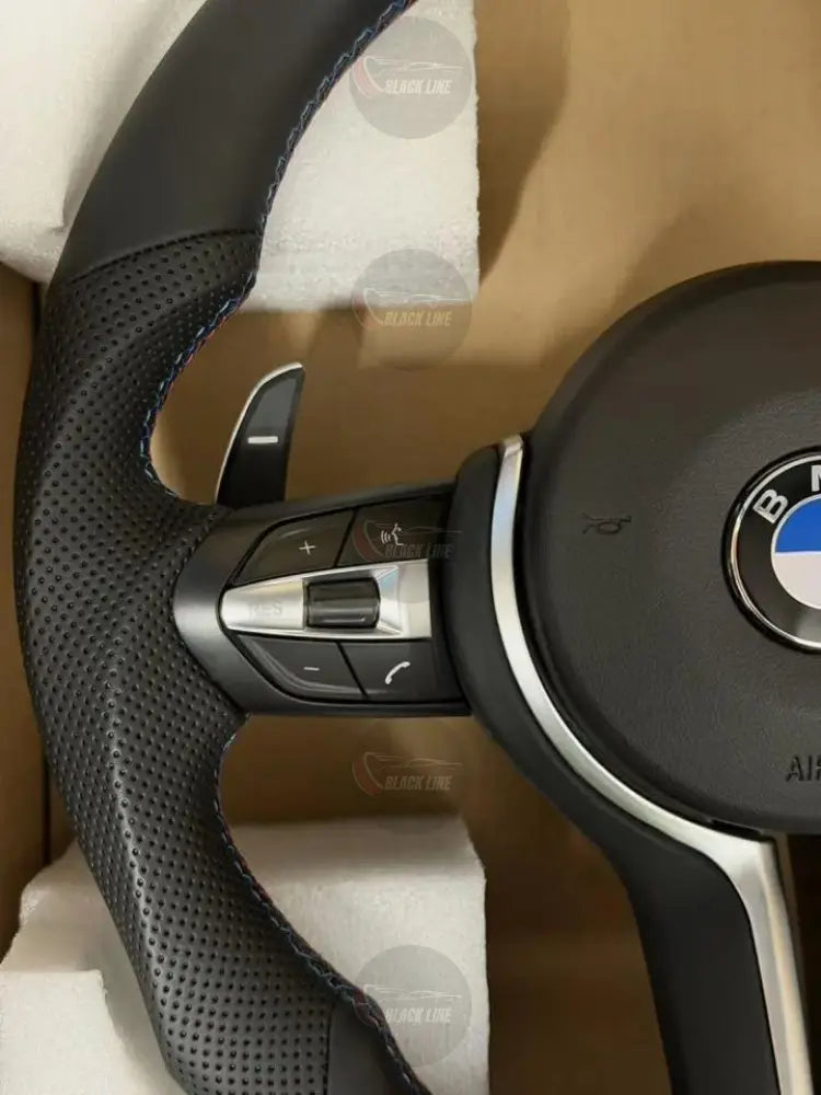 Volante BMW M Sport en Cuero Perforado con Levas Multifunción y Costuras M