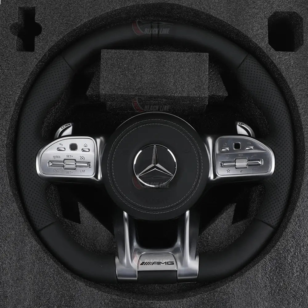 Volante Mercedes-AMG Edition en Cuero Negro Perforado con Levas Multifunción y Acabado Plateado