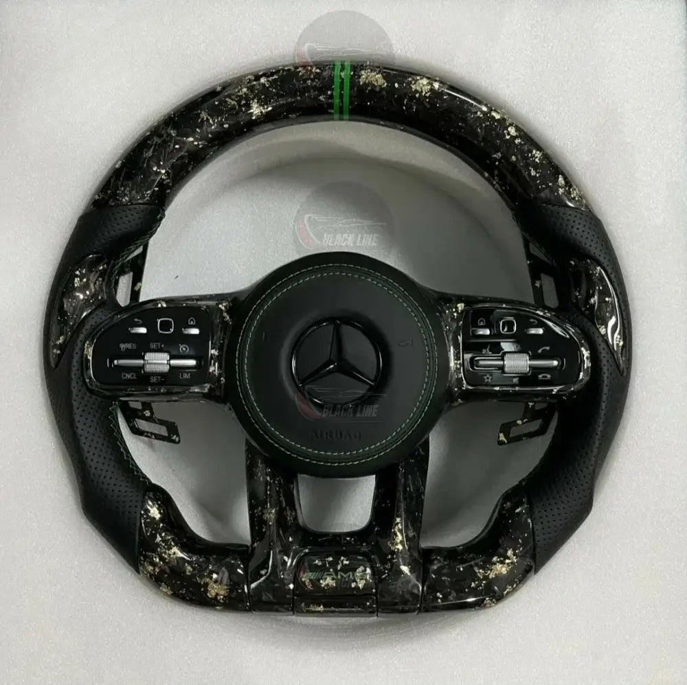Volante Mercedes-AMG Personalizado en Carbono Forjado con Detalles Dorados Cuero Perforado y Airbag Incluido