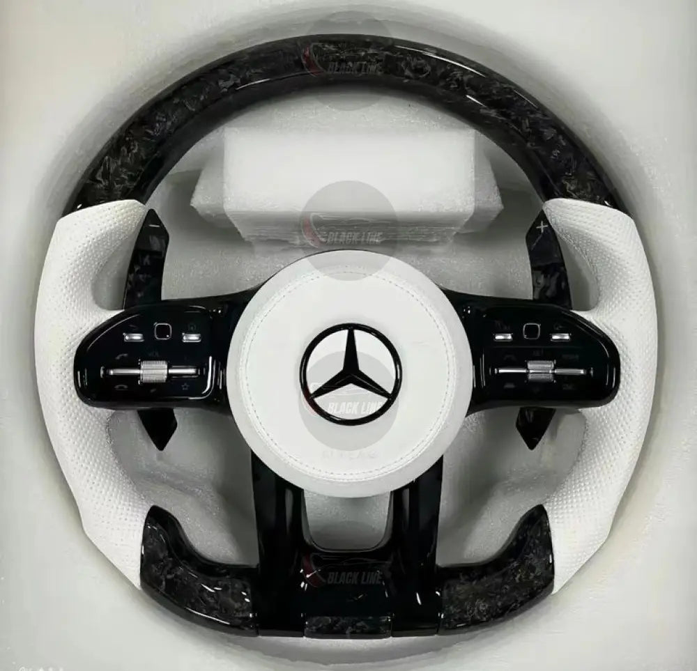 Volante Mercedes-AMG Personalizado en Carbono Forjado y Cuero Blanco Perforado con Airbag Incluido