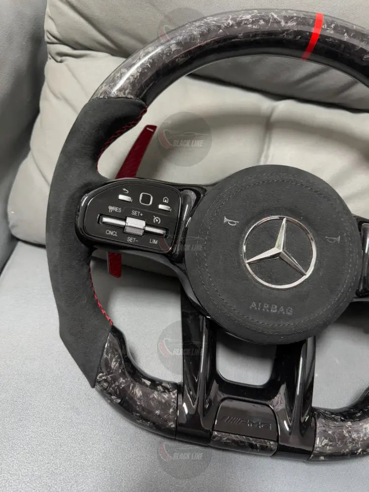 Volante Mercedes-AMG Performance de Fibra de Carbono Alcántara Negra y Detalles Rojos con Airbag