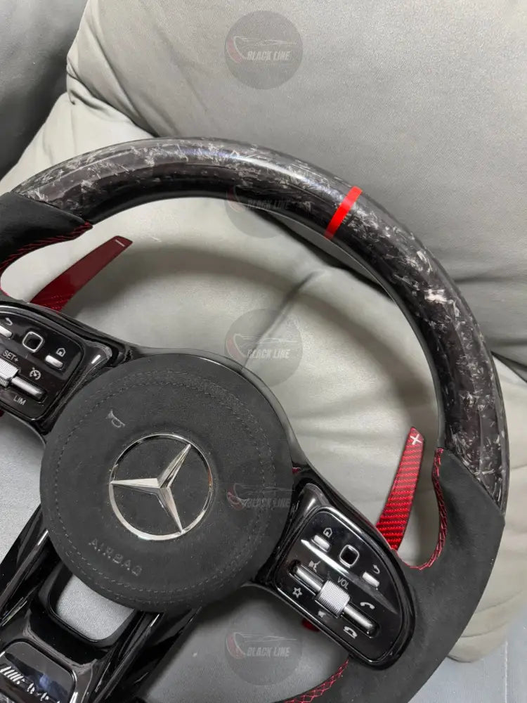 Volante Mercedes-AMG Performance de Fibra de Carbono Alcántara Negra y Detalles Rojos con Airbag