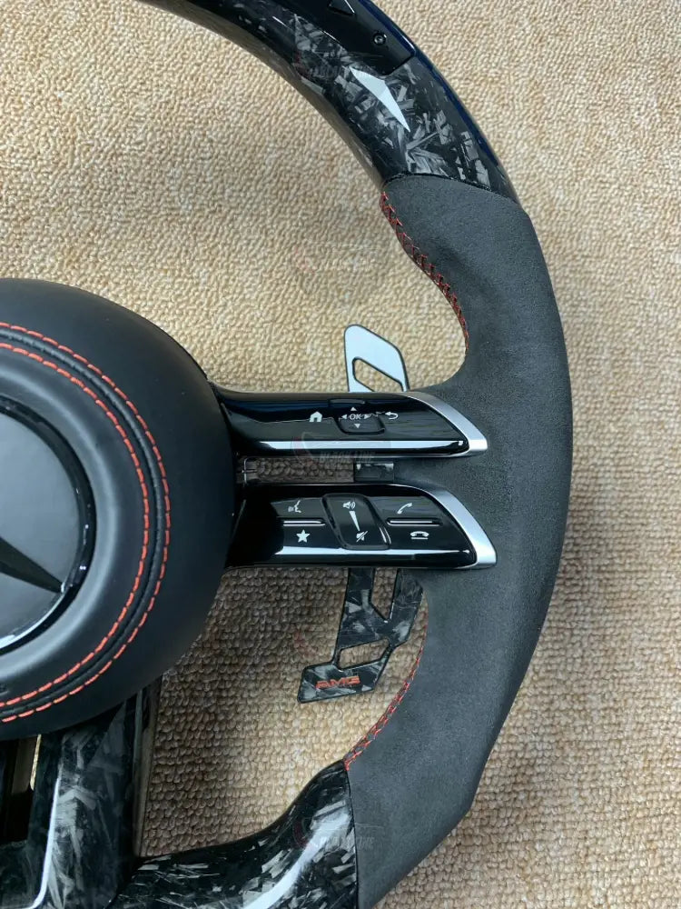Volante Mercedes-AMG Performance en Carbono Forjado y Alcántara | Display LED Cuatro Levas Multifunción Airbag y
