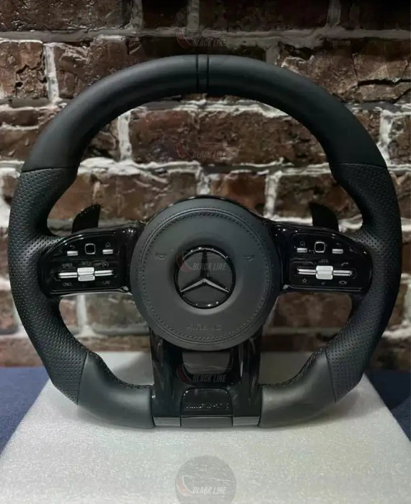 Volante Mercedes-AMG Performance en Cuero Negro Perforado con Levas Multifunción y Detalles AMG