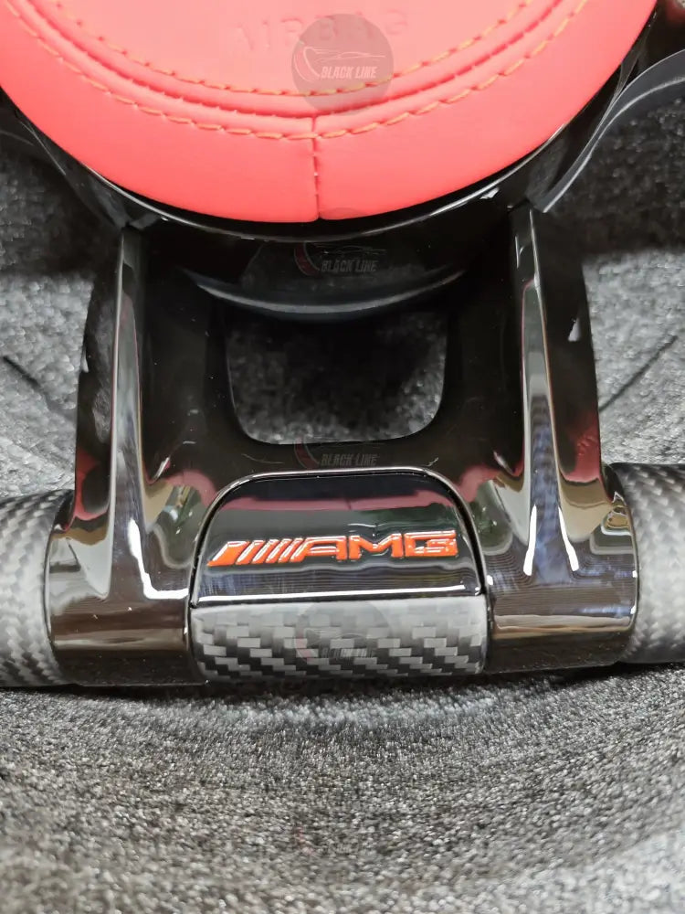 Volante Mercedes-AMG Performance en Fibra de Carbono Cuero Rojo Perforado y Levas