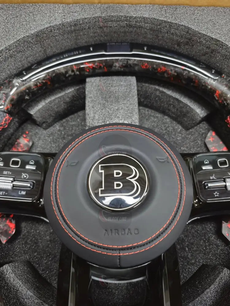 Volante Mercedes-AMG Performance en Fibra de Carbono Microfibra Negra y Costuras Rojas con Levas y Multifunción