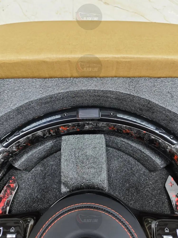 Volante Mercedes-AMG Performance en Fibra de Carbono Microfibra Negra y Costuras Rojas con Levas y Multifunción
