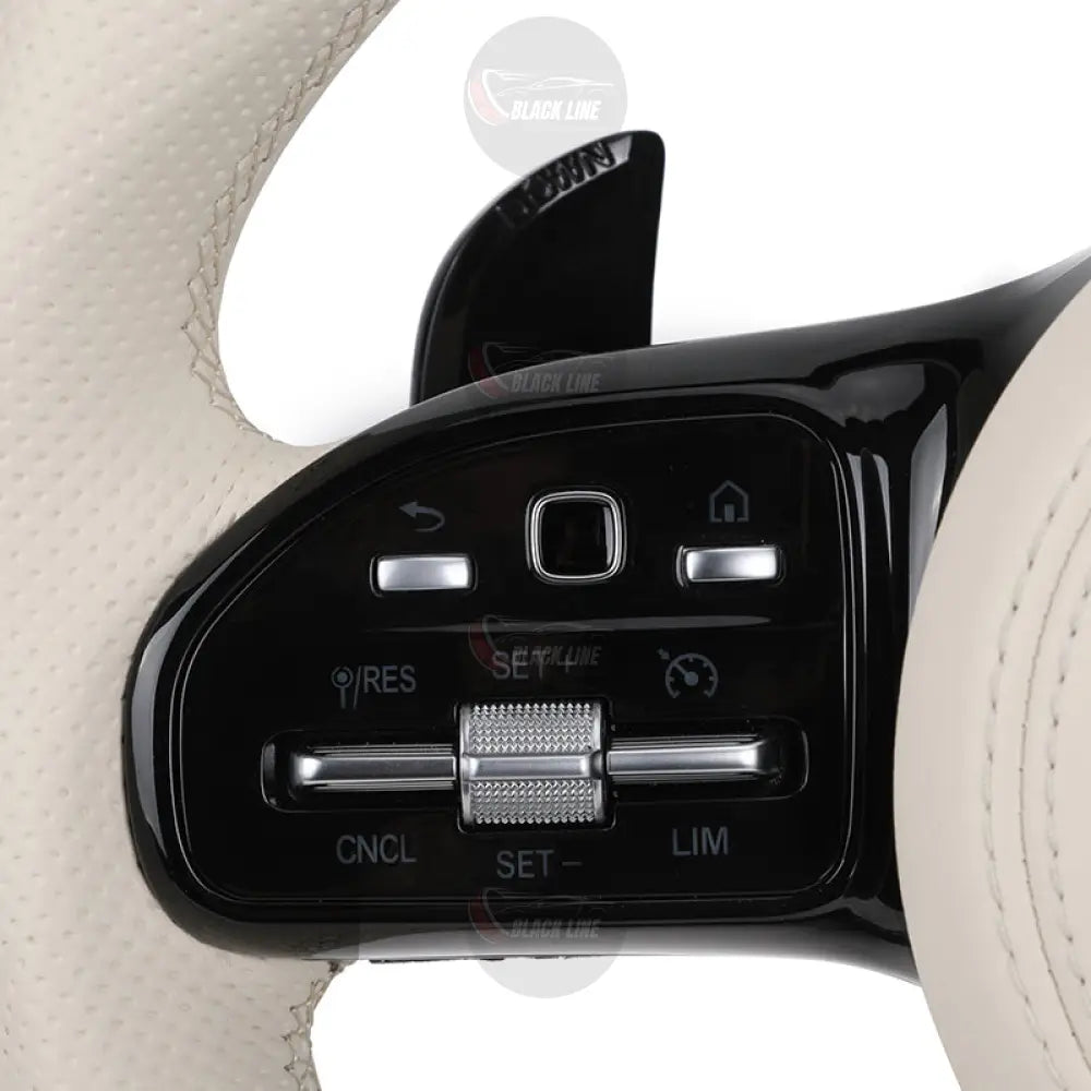 Volante Mercedes-AMG Performance en Fibra de Carbono y Cuero Blanco Perforado con Levas Multifunción y Race Display
