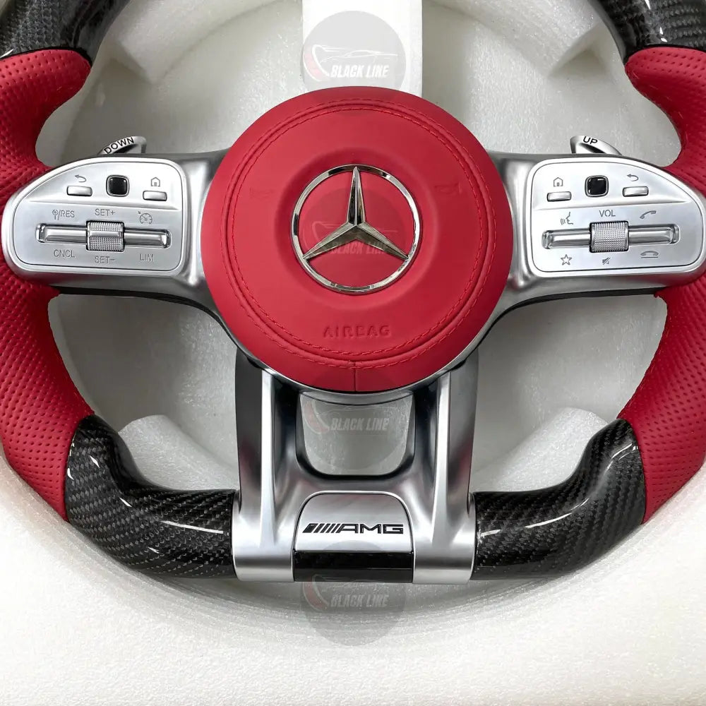 Volante Mercedes-AMG Performance en Fibra de Carbono y Cuero Rojo Perforado | Levas Multifunción Airbag Rojo y Marcador