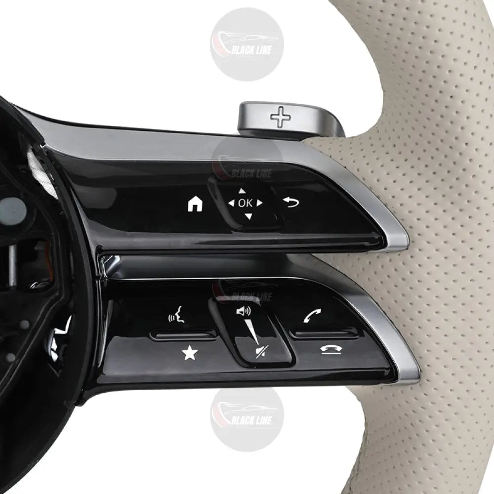 Volante Mercedes-Benz en Cuero Beige Perforado con Levas Multifunción y Acabado Negro Brillante