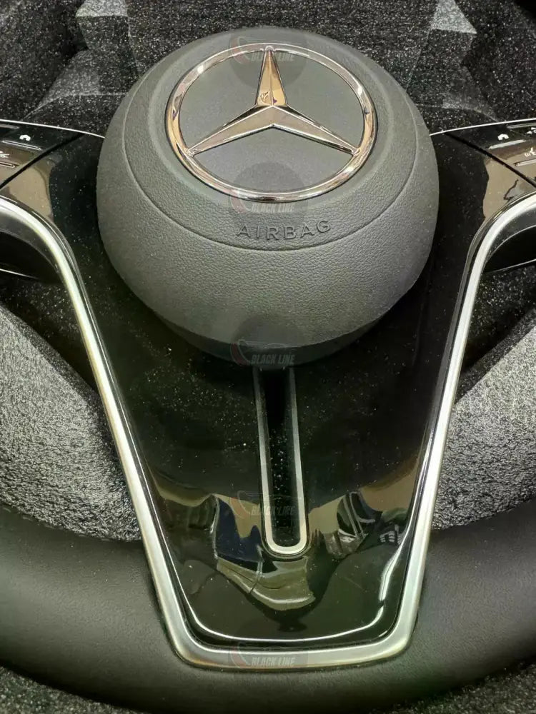 Volante Mercedes-Benz Multifunción en Cuero Negro con Controles Táctiles y Acabado Cromado