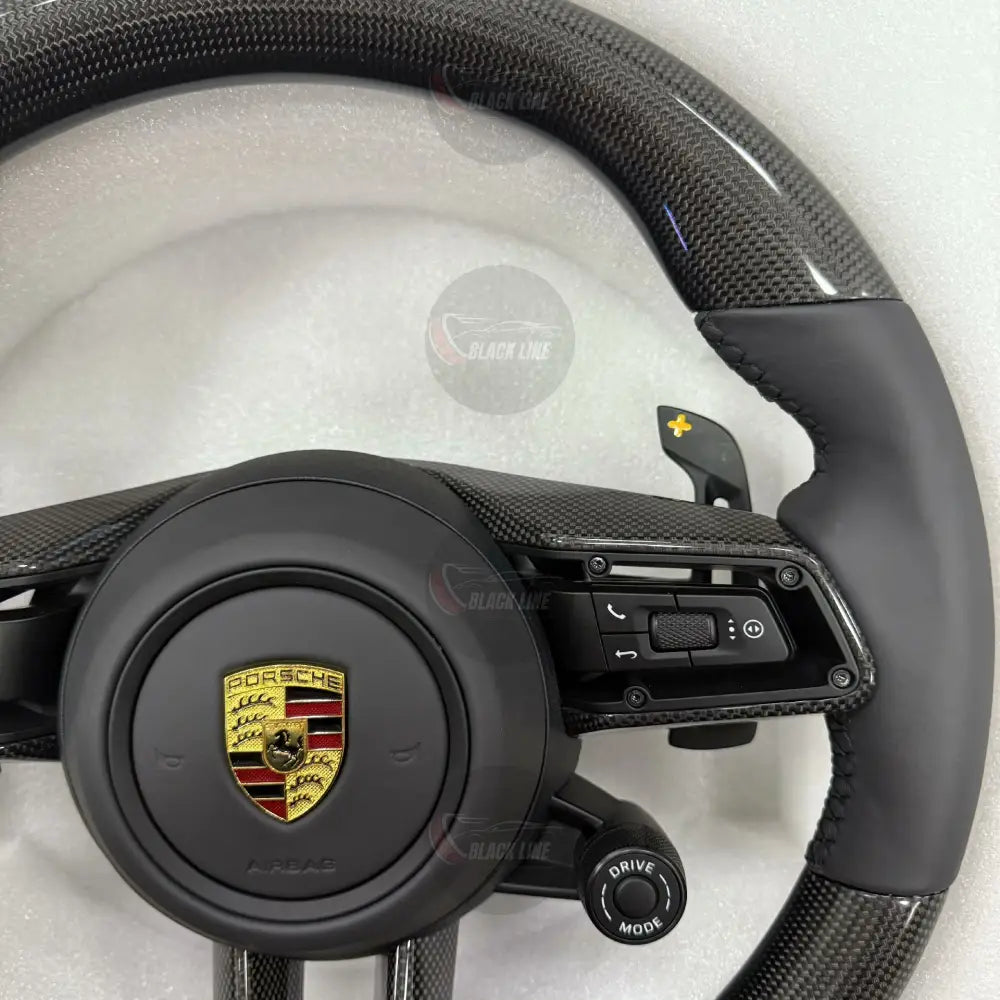 Volante Porsche Performance en Fibra de Carbono y Cuero Negro con Levas Multifunción y Drive Mode