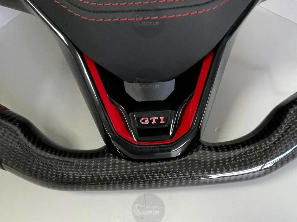 Volante Volkswagen Golf GTI Performance en Fibra de Carbono Cuero Perforado Levas y Costuras Rojas