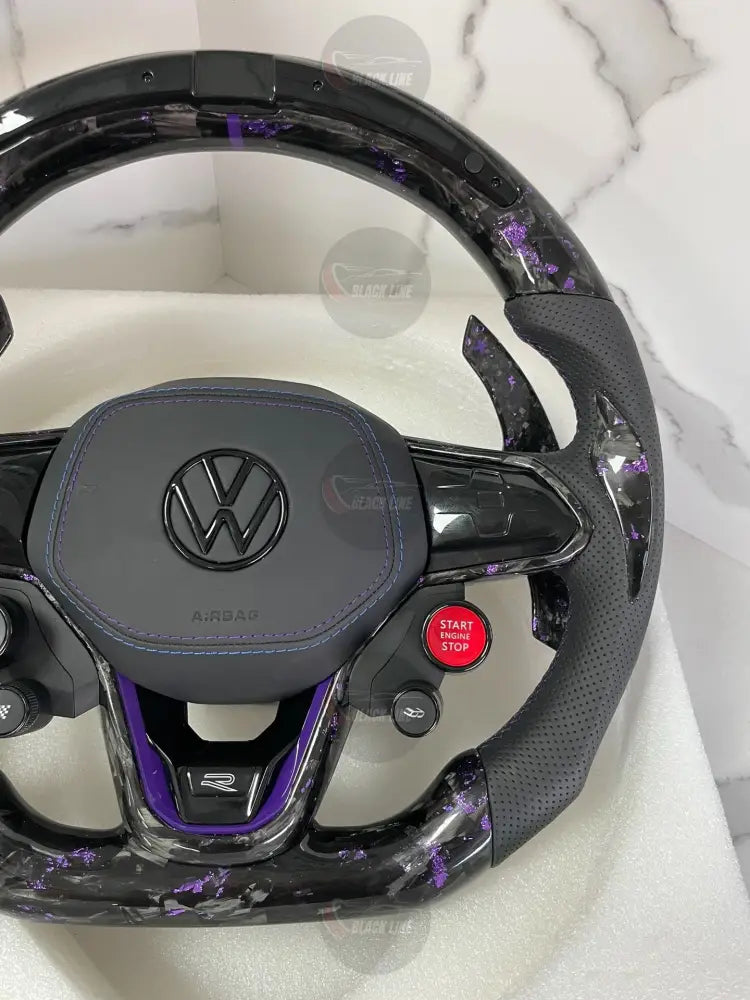 Volante Volkswagen R Deportivo en Carbono Forjado con Detalles Morados y Cuero Perforado | Pantalla LED Levas de