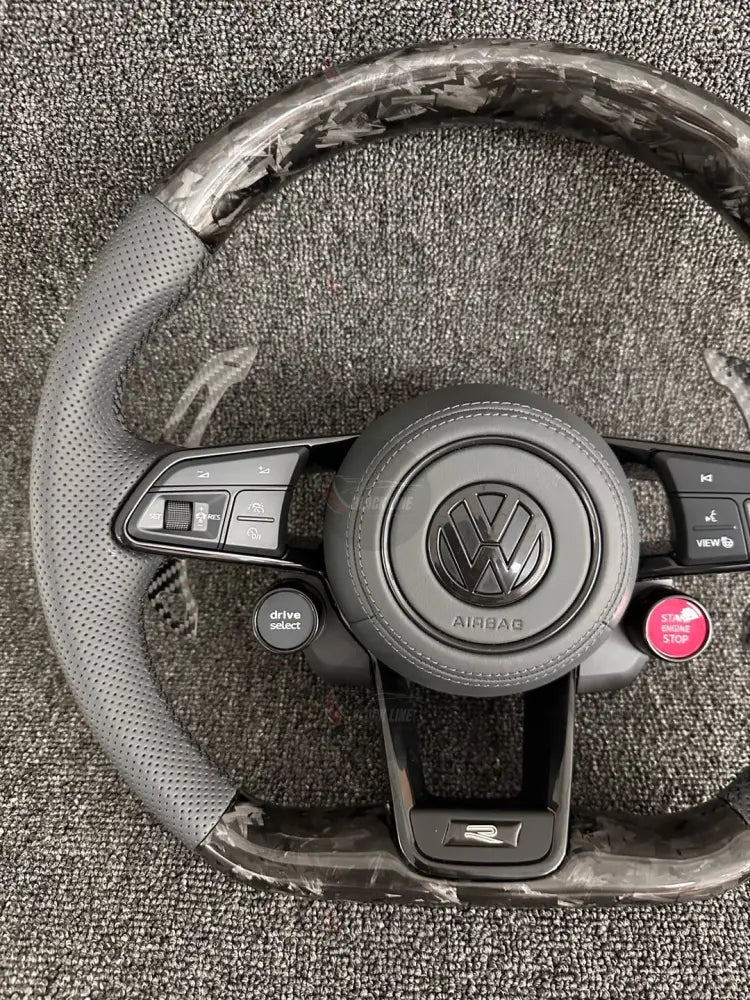Volante Volkswagen R Deportivo en Carbono Forjado y Piel Perforada | Levas de Carbono Drive Select Botón Start Fondo