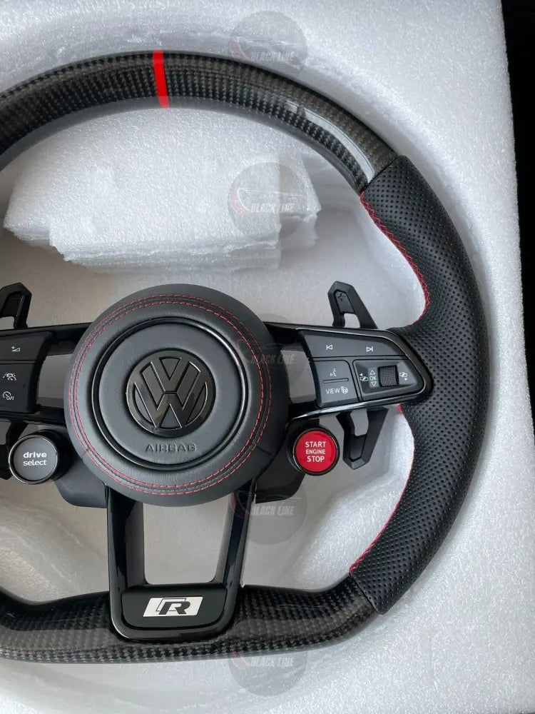 Volante Volkswagen R deportivo en fibra de carbono cuero perforado y costuras rojas con airbag incluido