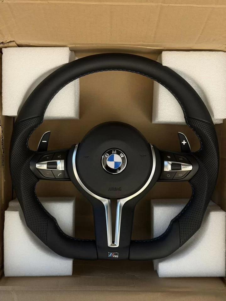 Volante BMW M Sport en Cuero Perforado con Levas, Multifunción y Costuras M