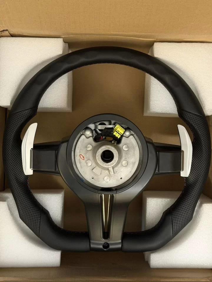 Volante BMW M Sport en Cuero Perforado con Levas, Multifunción y Costuras M